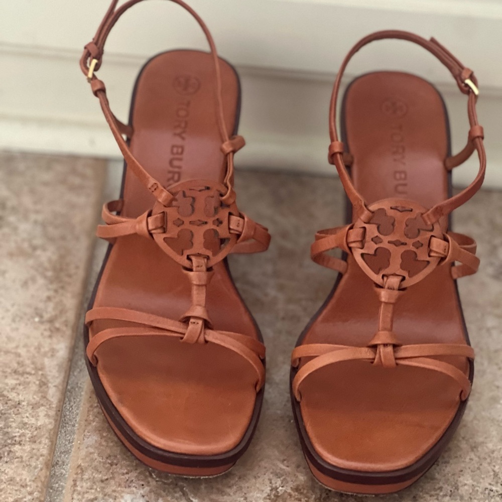 Tory Burch Tan Strappy Sandals with Elegant Design